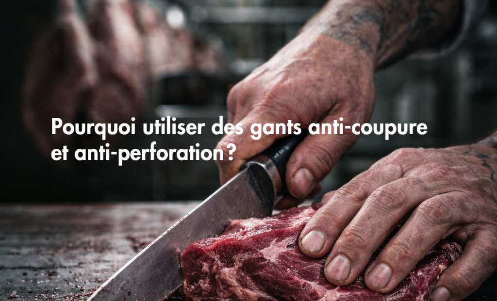 mains coupant viande sans gants production alimentaire.